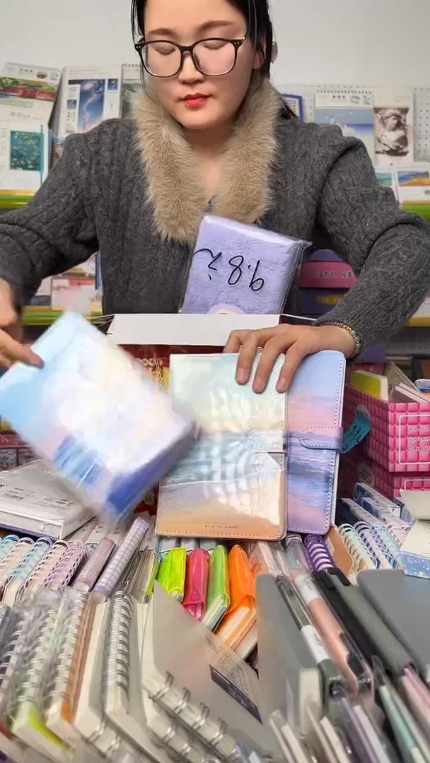 n****d与天边的云-封面随机-一本