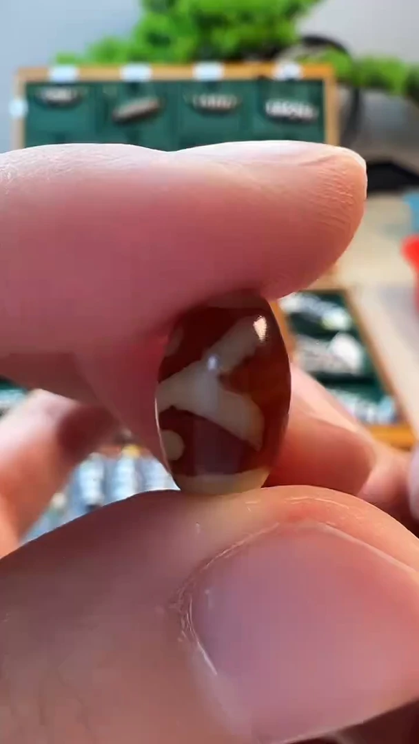 玛瑙/玉髓（覆膜）颈饰未镶嵌49微瑕