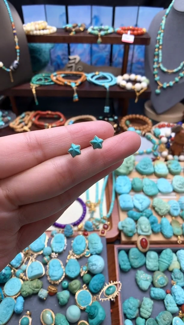 18K金镶嵌绿松石耳饰星星耳钉