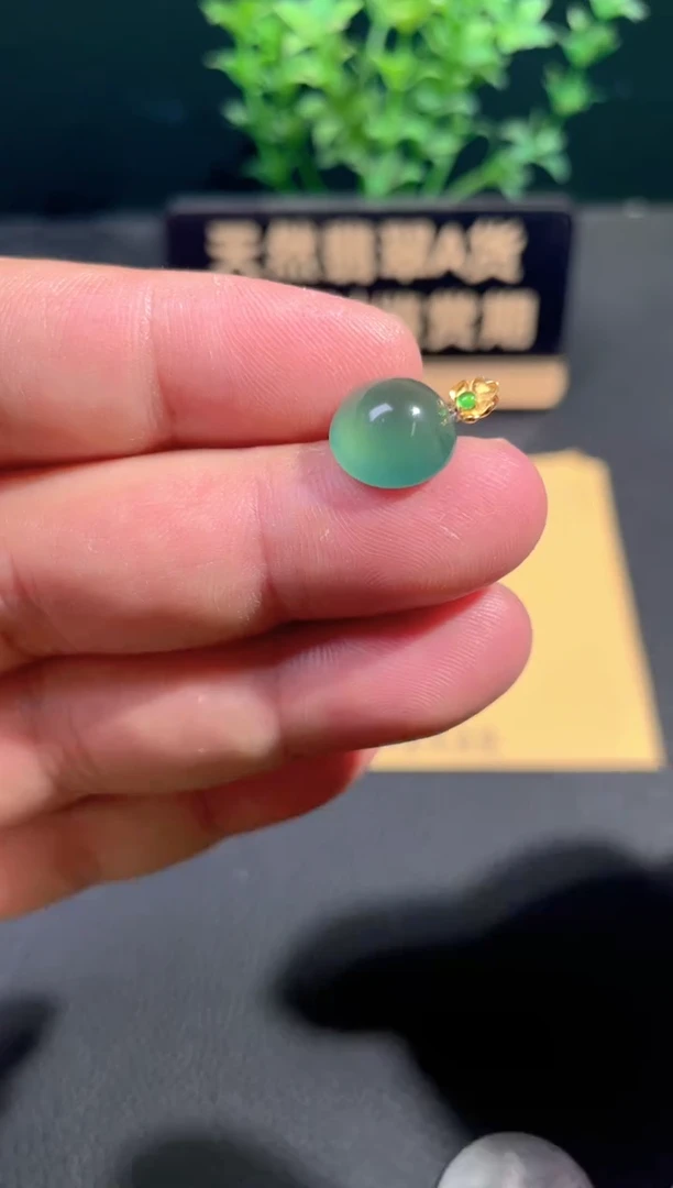 颈饰18K金镶嵌翡翠翡翠