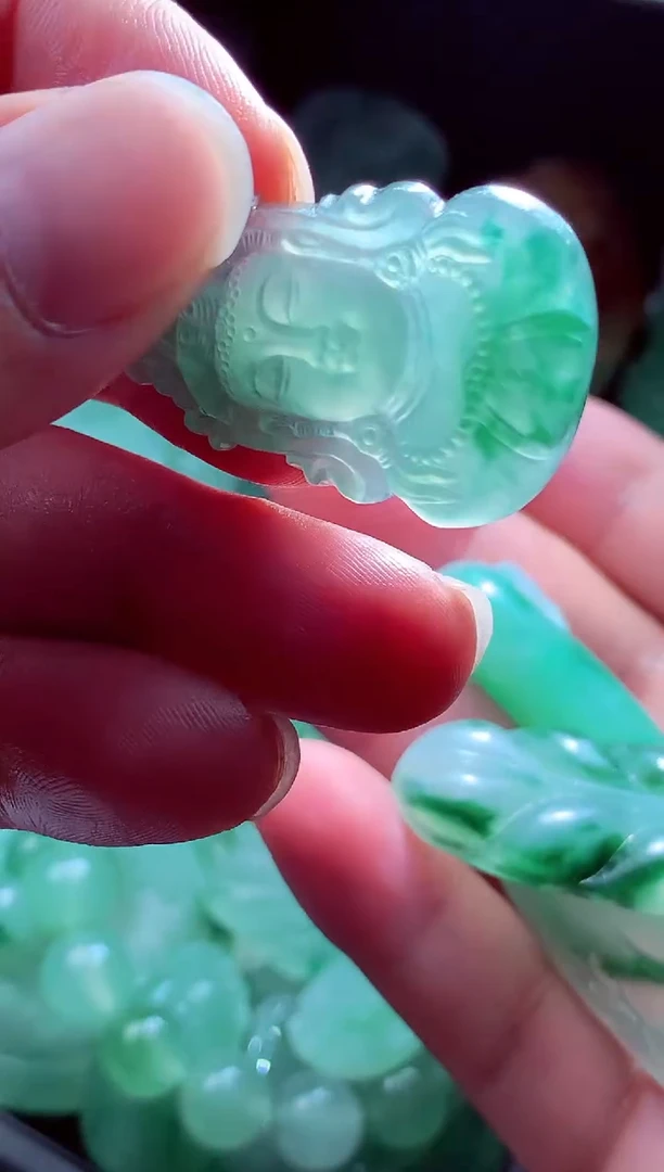 未镶嵌定制翡翠深***?翡翠毛货定制