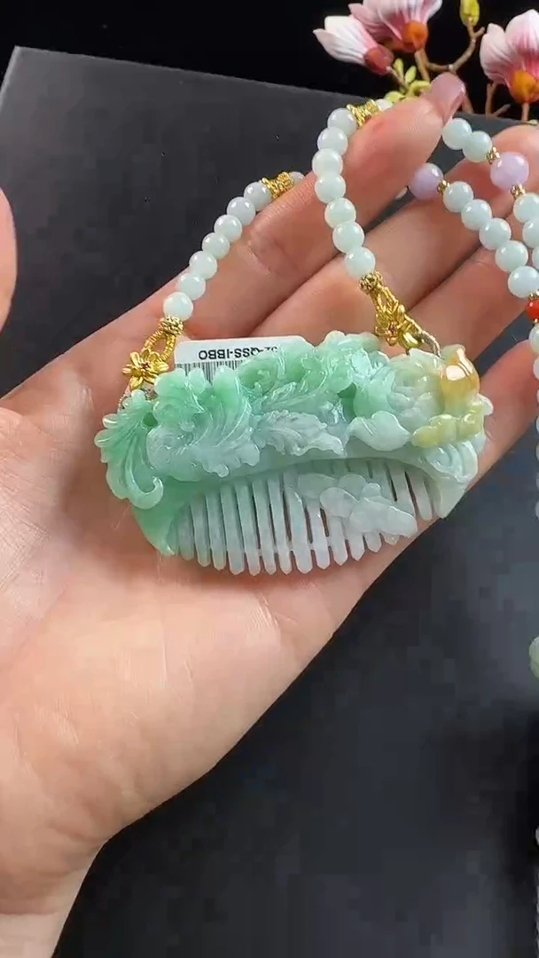 颈饰未镶嵌翡翠梳子