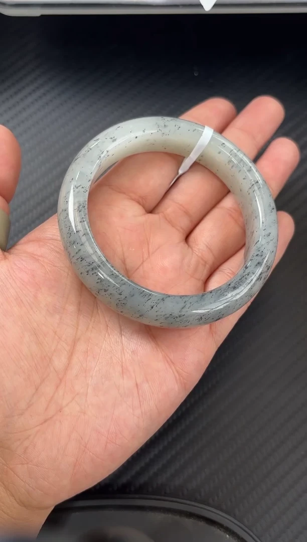 未镶嵌手镯和田玉黑山微色差 56mM