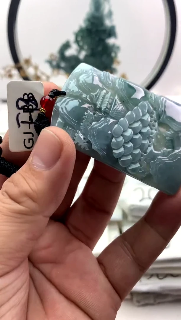 翡翠未镶嵌颈饰山水牌【品质一般介意慎拍】
