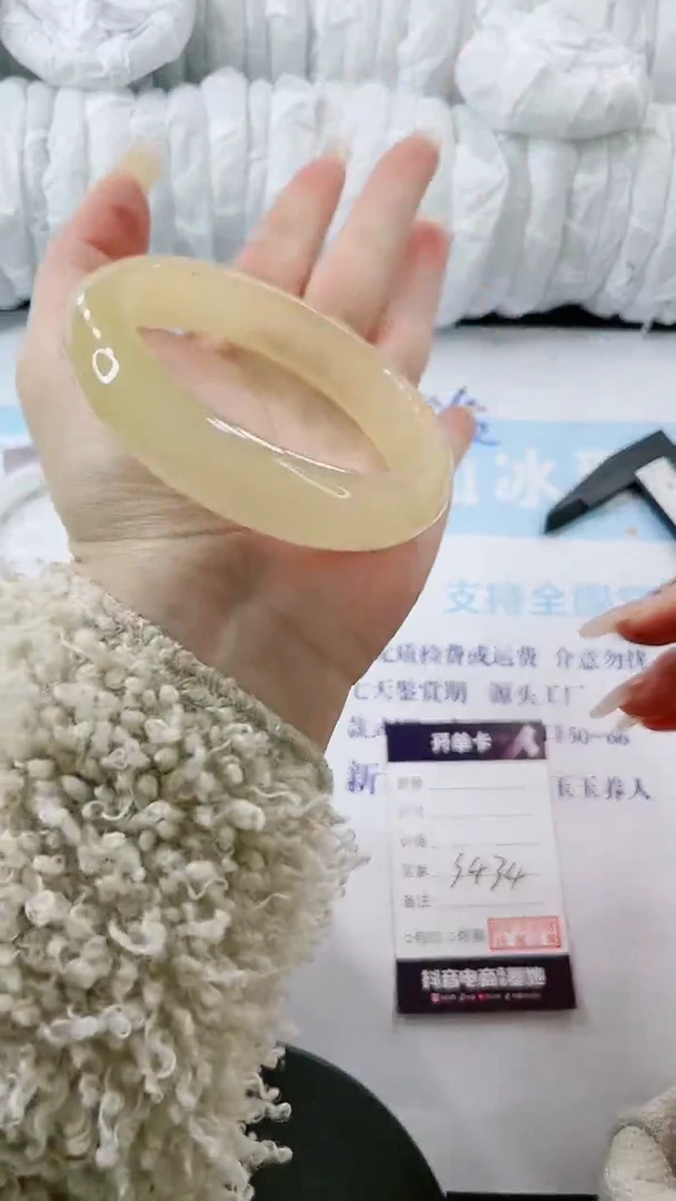 【闪购商品】石英质玉手镯未镶嵌多样性发货S434