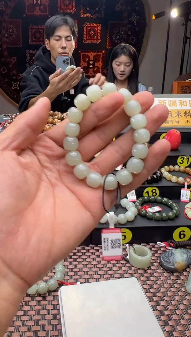 未镶嵌手串和田玉且末料青白玉老型珠手串卡11*12