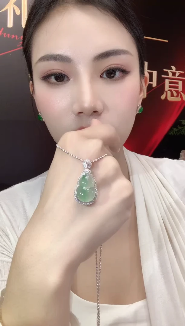 吊坠(不含链)18K金镶嵌翡翠D5