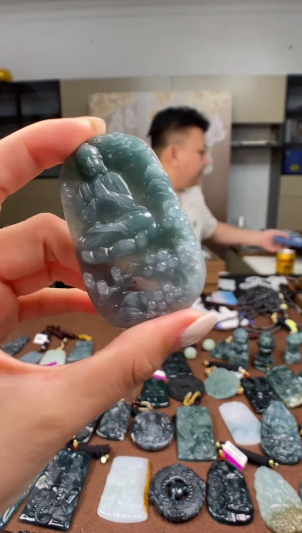 颈饰未镶嵌翡翠 多样性发其一
