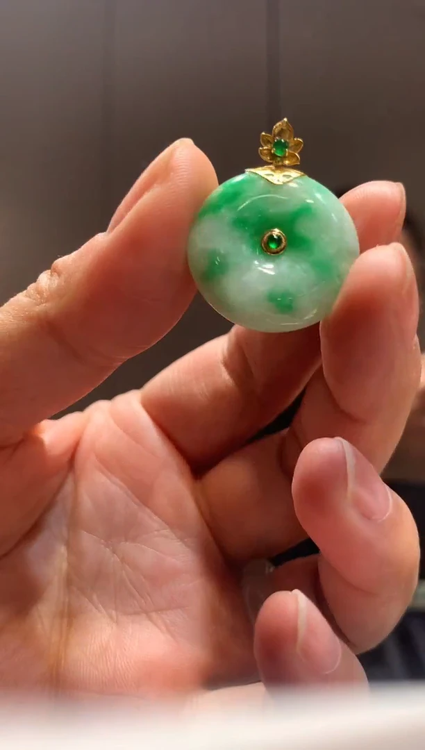 【闪购商品】翡翠吊坠(不含链)18K金镶嵌平安扣