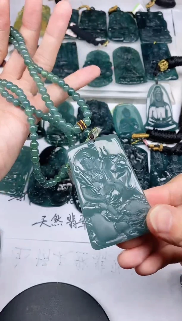 颈饰未镶嵌翡翠
