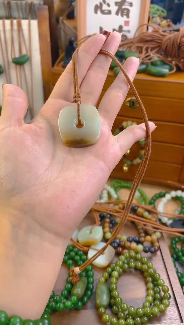 未镶嵌手链和田玉吊坠
