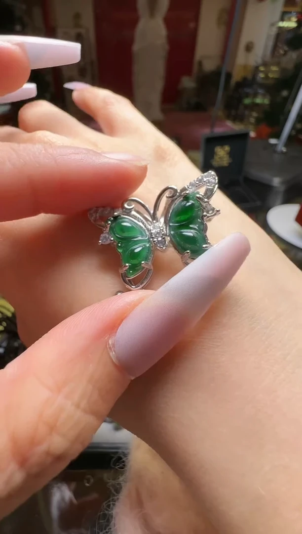 【闪购商品】翡翠吊坠(不含链)未镶嵌翡翠