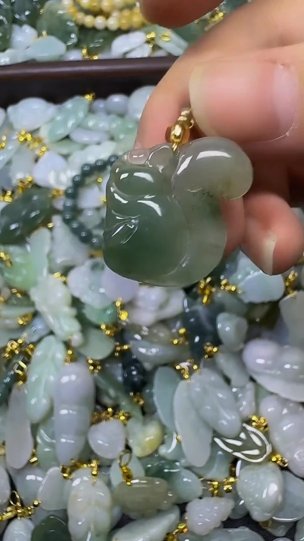 颈饰未镶嵌翡翠颈饰未嵌镶翡翠