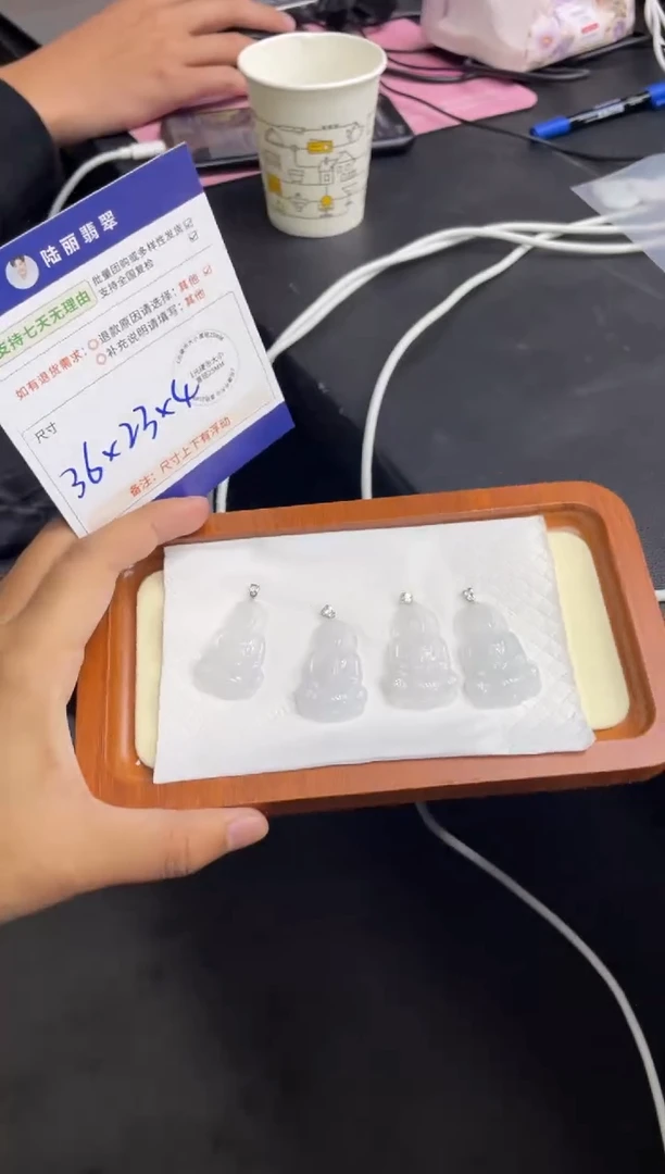 18K金镶嵌挂件翡翠观音多样性发其一CP配绳19