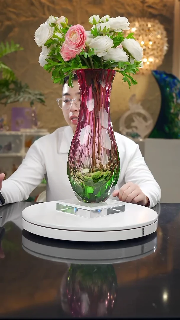 瓷片设计款凹面金红绿花瓶