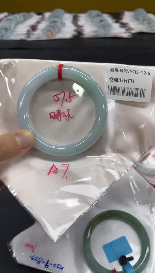 未镶嵌手镯翡翠翡翠手镯