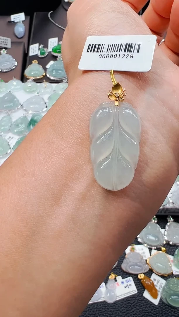 吊坠(不含链)18K金镶嵌翡翠叶子吊坠