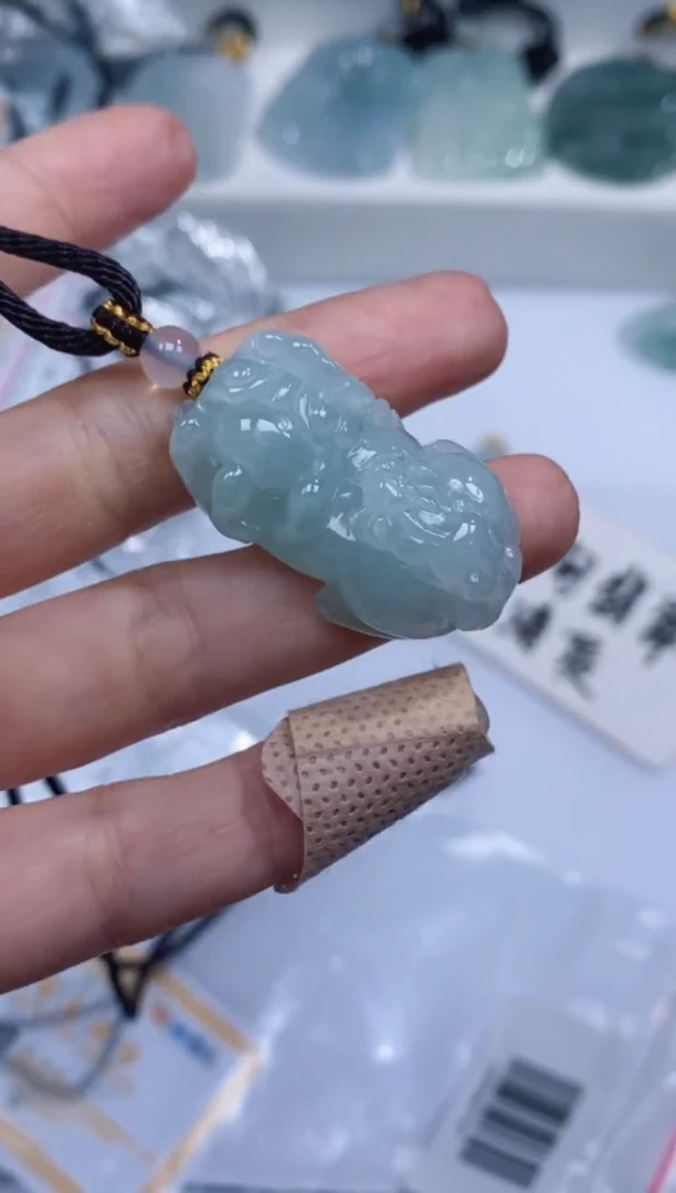 颈饰未镶嵌翡翠吊坠