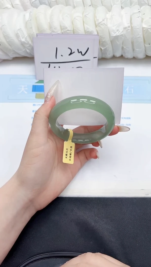 未镶嵌手镯石英质玉146-60