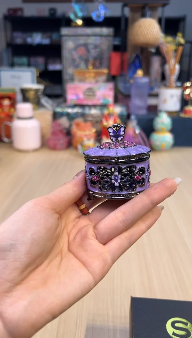 217七宝紫色蝴蝶圆盒