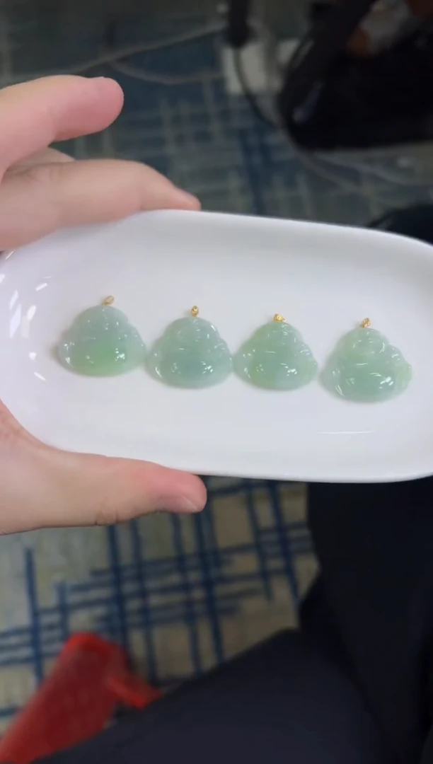 颈饰18K金镶嵌翡翠多样性发一件/1