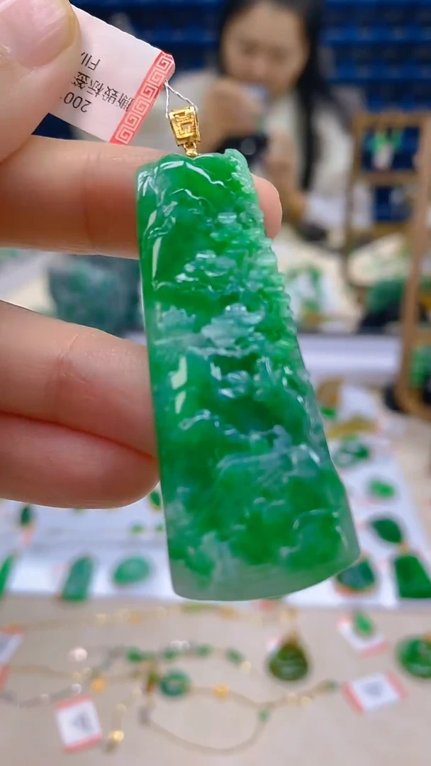 颈饰18K金镶嵌翡翠新号开播 全场乱卖