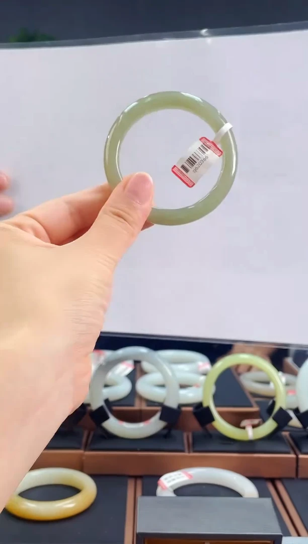 和田玉手镯未镶嵌53晴水620366