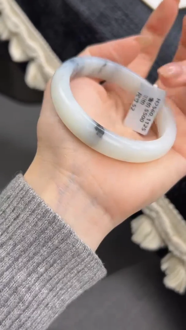 未镶嵌手镯和田玉52圈很油很油的青花