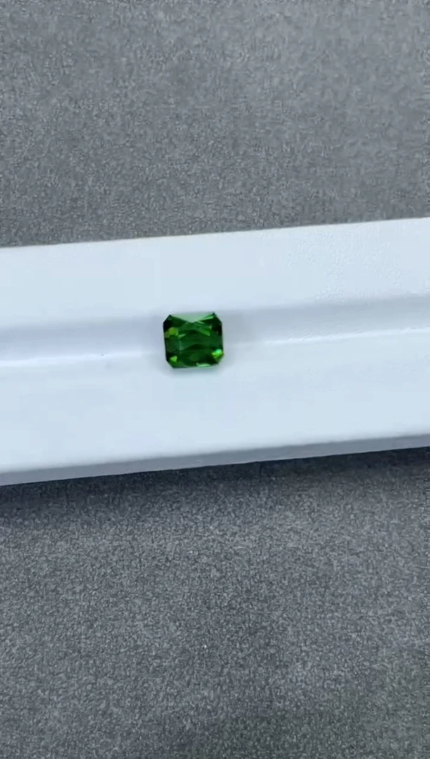 未镶嵌裸石绿色碧玺电光绿3.95ct