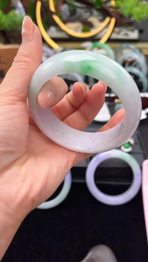 未镶嵌手镯翡翠手镯