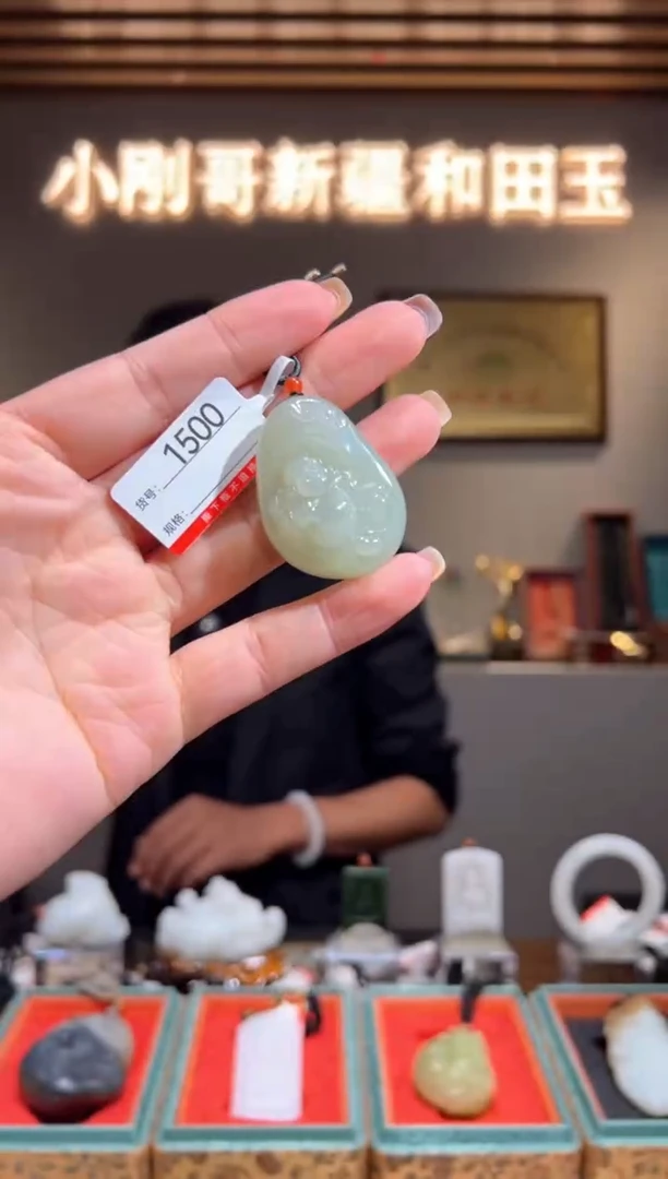 颈饰未镶嵌和田玉1