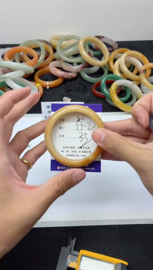 未镶嵌手镯石英质玉84