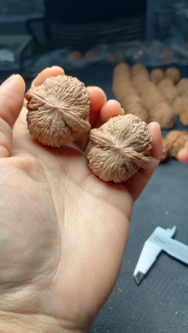 把件文玩核桃w36  绣球 39尺