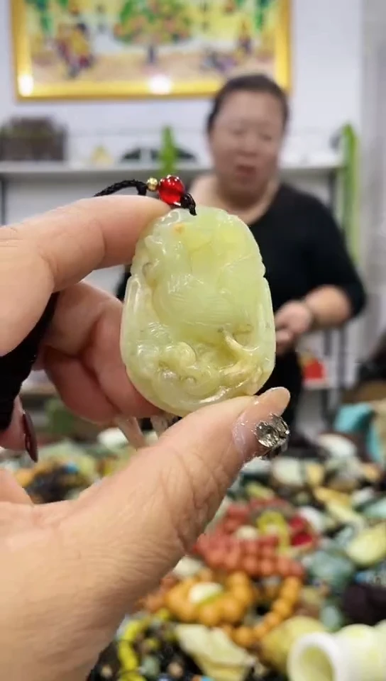 未镶嵌岫玉吊坠