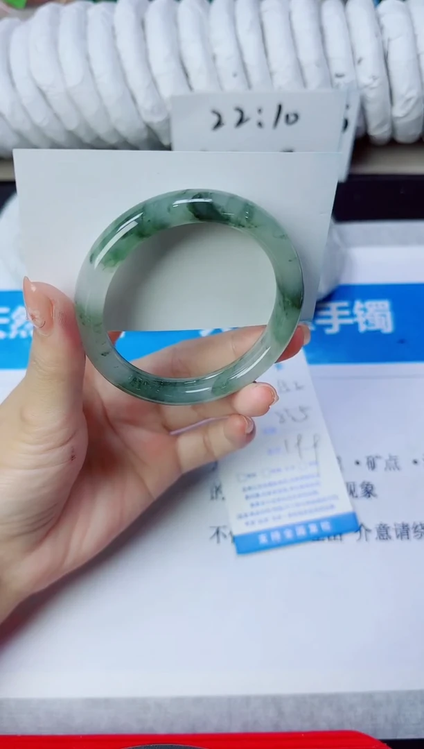 石英质玉手镯未镶嵌152/53.5