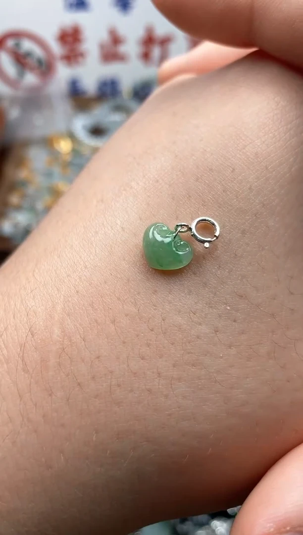 【闪购商品】翡翠颈饰未镶嵌哥哥