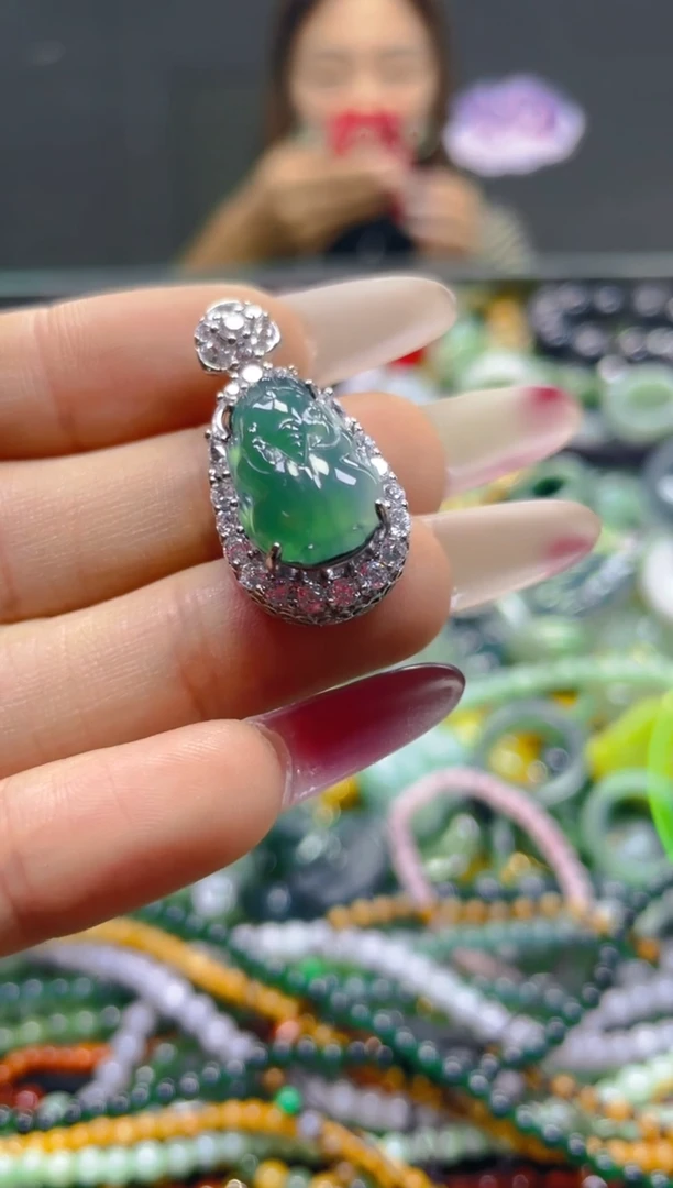 颈饰未镶嵌翡翠/T/翡翠A货，一件也是批发价