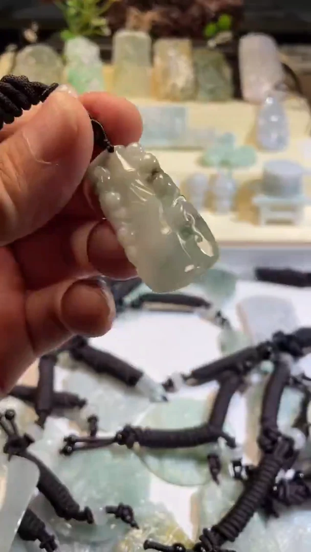 翡翠未镶嵌颈饰8/13/020