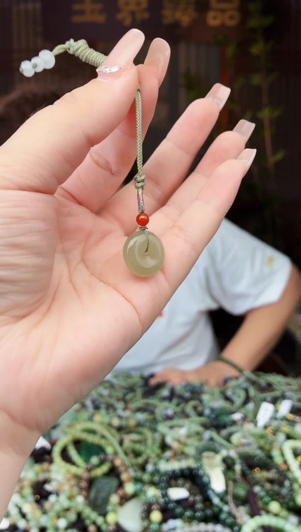 和田玉未镶嵌颈饰拍一发一