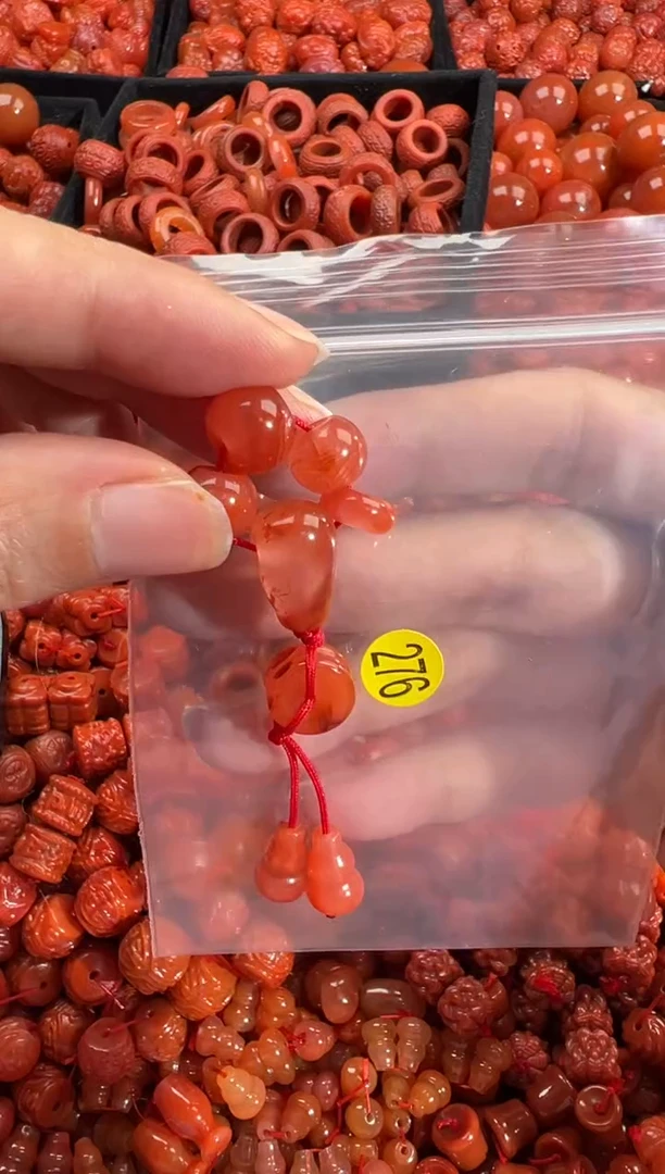南红玛瑙未镶嵌颈饰1