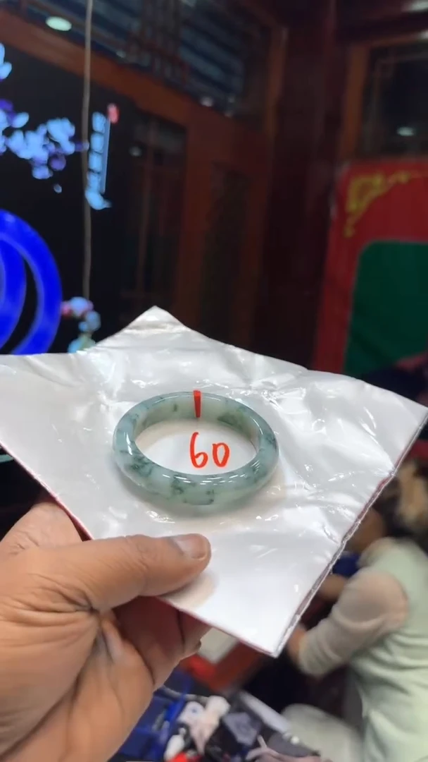 翡翠手镯未镶嵌手镯