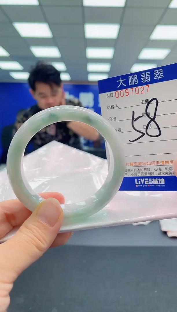 翡翠手镯未镶嵌AAAAAAAAA