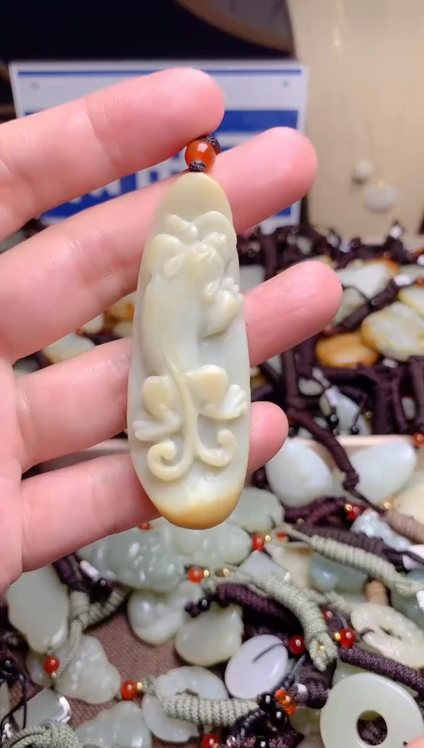 和田玉未镶嵌颈饰1