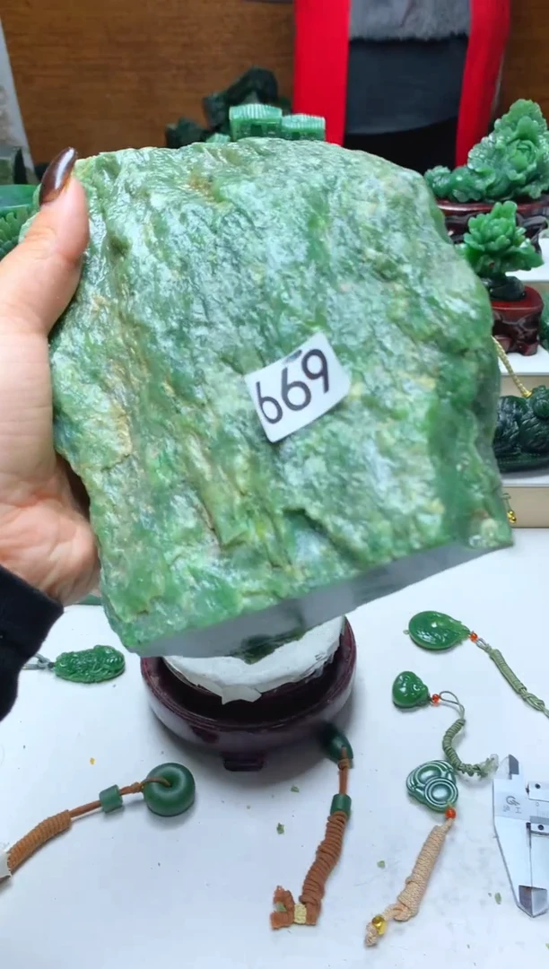 未镶嵌和田玉摆件1