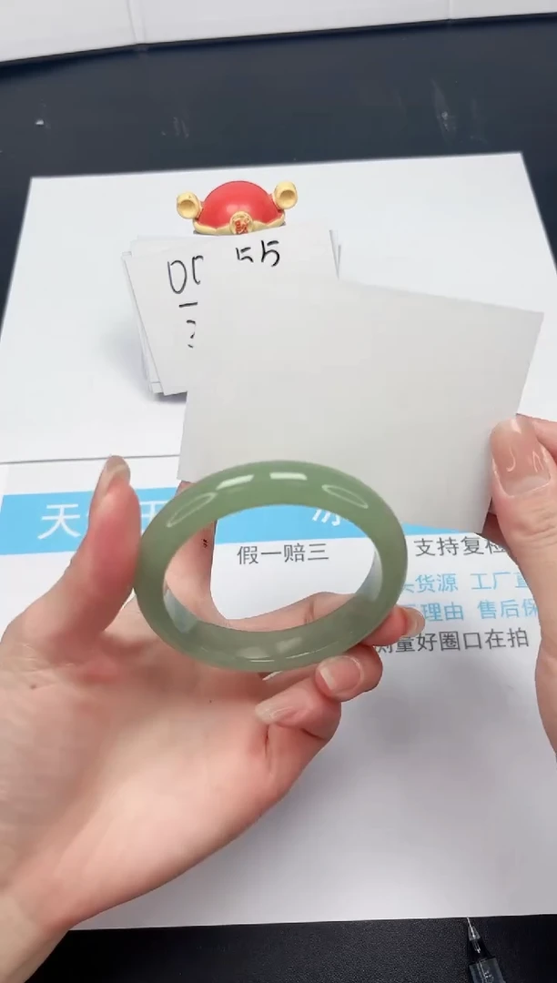 【闪购商品】石英质玉手镯未镶嵌239-58.8