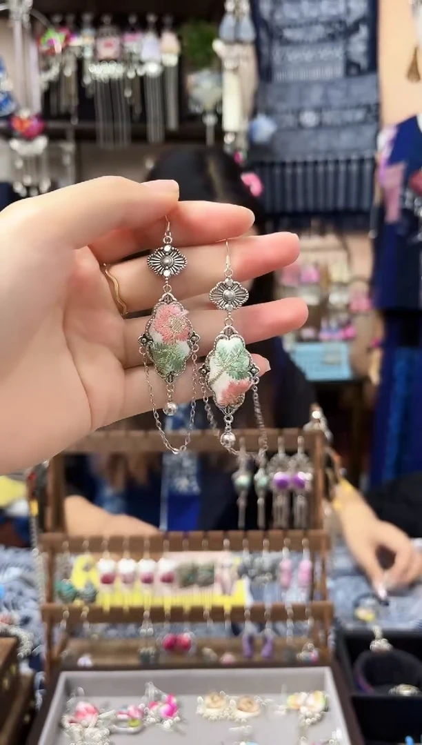 织绣民族风非遗老绣饰品514