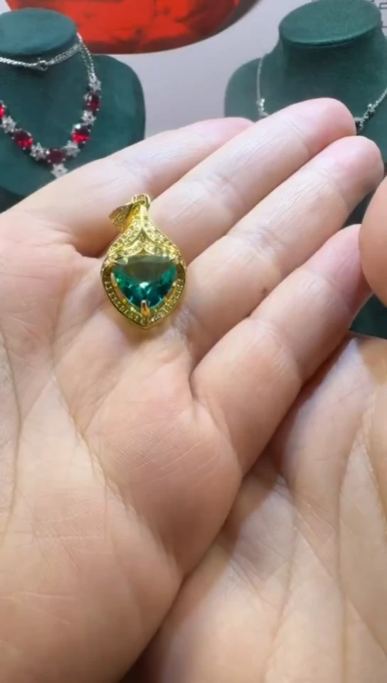 吊坠(赠链)18K金镶嵌祖母绿1