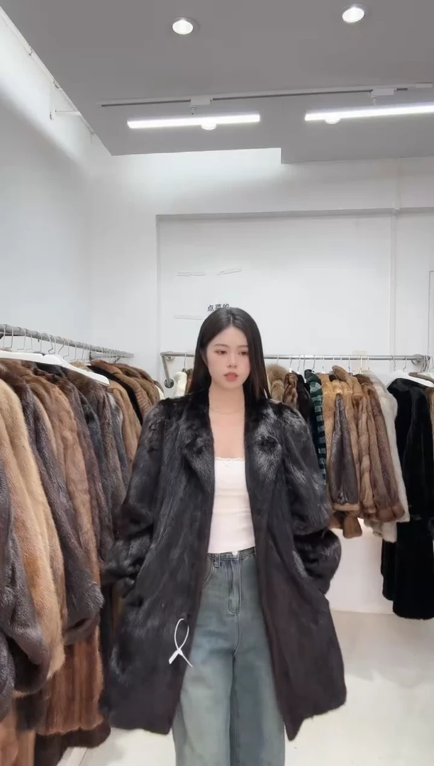 反季买皮草别墅靠大海