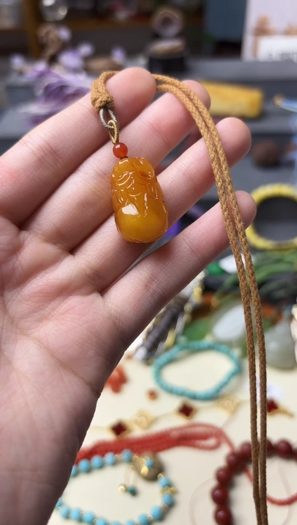 蜜蜡颈饰未镶嵌蜜蜡貔貅吊坠GW