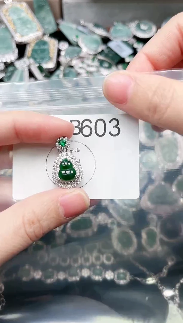 【闪购商品】翡翠颈饰未镶嵌603赠皮绳